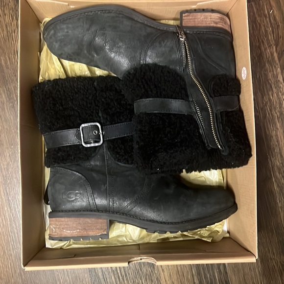UGG- Blayne II water resistant boots round toe - Picture 6 of 8